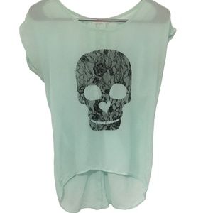 Ardene high low top with lace skull, size small, short sleeves, pre owned